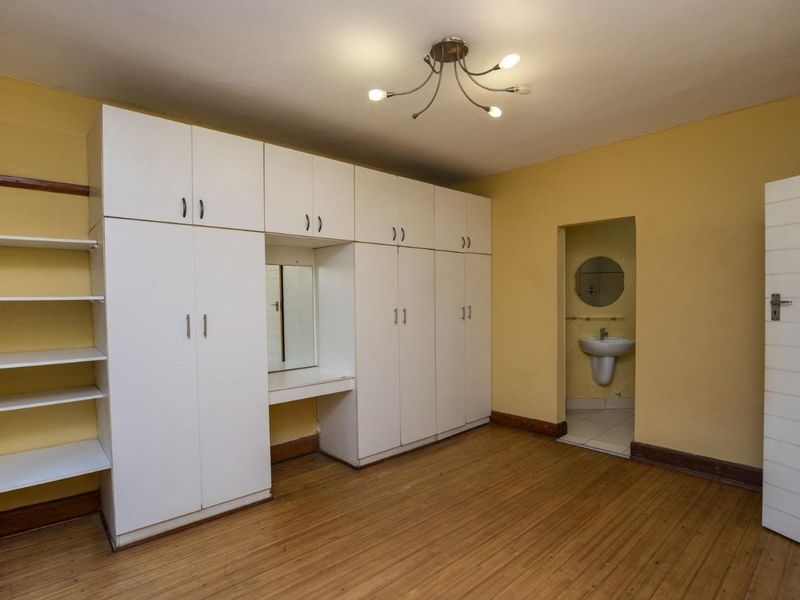 Spacious 1.5 Bedroom Apartment in Jubilee, Opposite Spar  - Photo 6