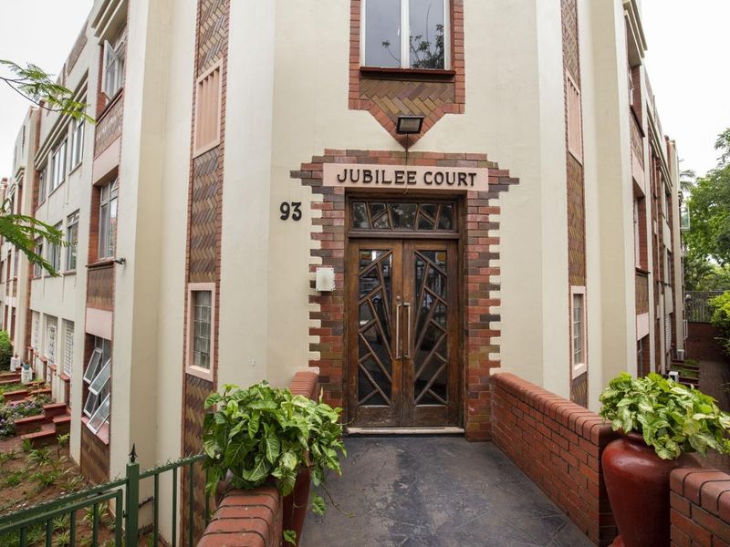 Spacious 1.5 Bedroom Apartment in Jubilee, Opposite Spar  - Photo 1
