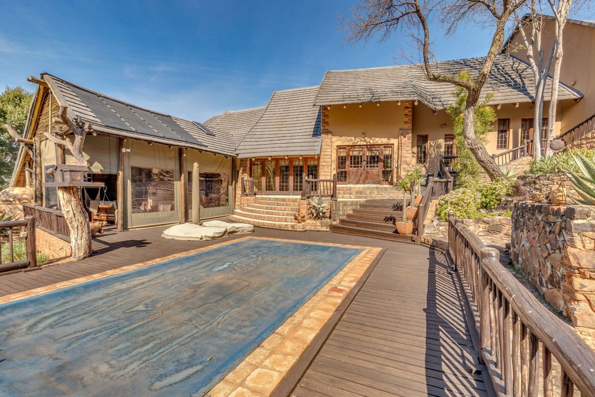 Stunning Off-Grid Luxury Residence with Spectacular Views and Exceptional Lifestyle Living - Photo 4