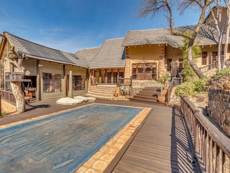 Stunning Off-Grid Luxury Residence with Spectacular Views and Exceptional Lifestyle Living - Photo 4