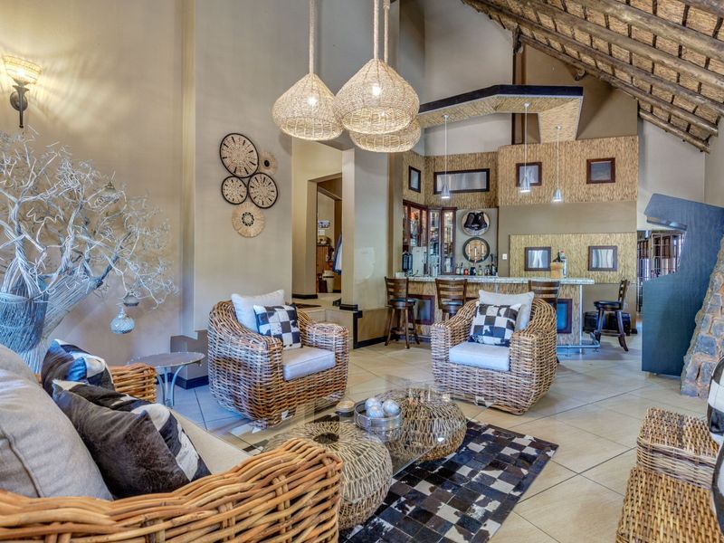 Stunning Off-Grid Luxury Residence with Spectacular Views and Exceptional Lifestyle Living - Photo 7
