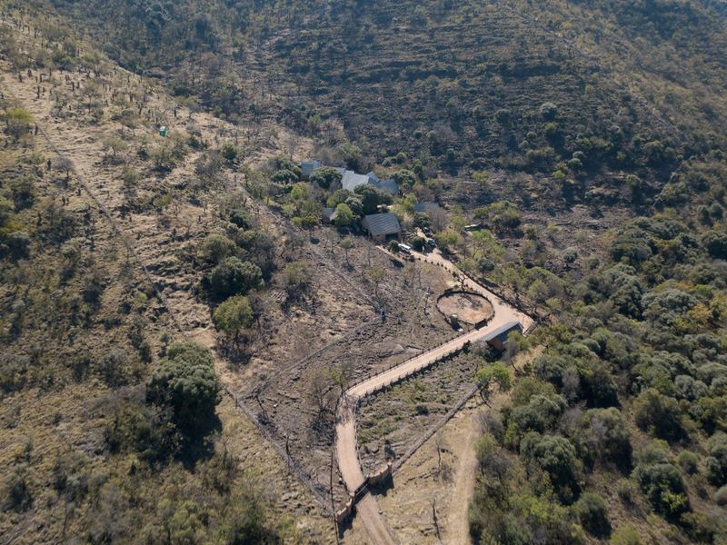 Stunning Off-Grid Luxury Residence with Spectacular Views and Exceptional Lifestyle Living - Photo 2