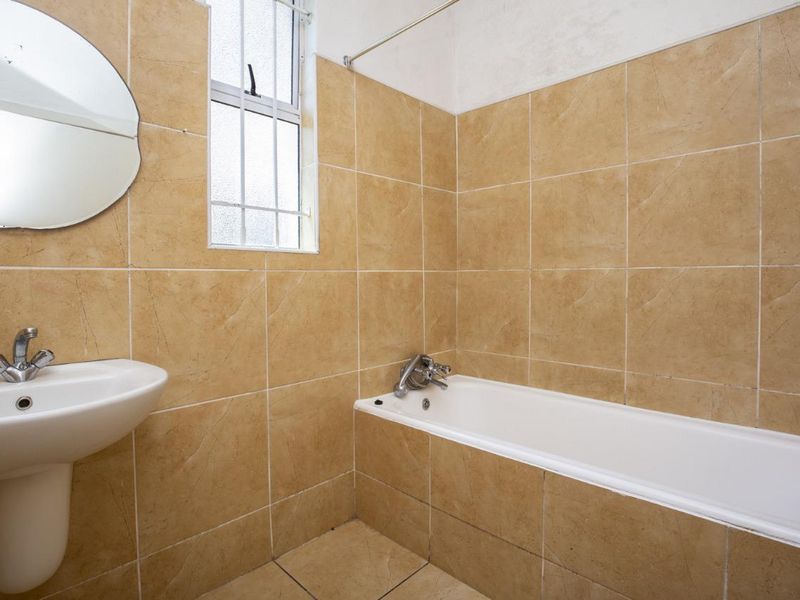 Chic Windermere Flat with Practical Comfort - Photo 8