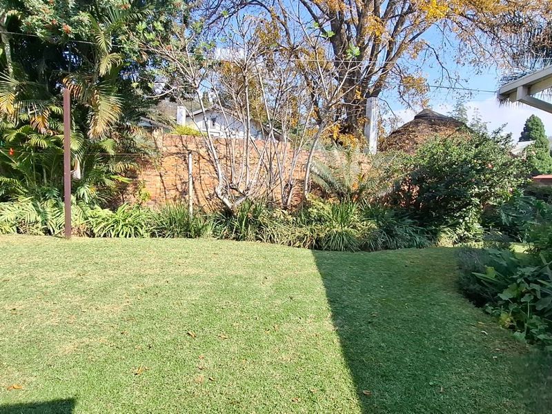 Elegant Queenswood Oasis with 3 Beds and Borehole - Photo 4