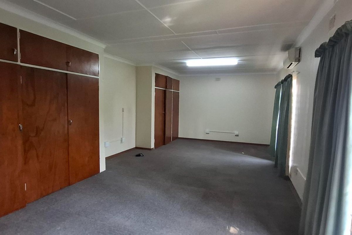 Elegant Queenswood Oasis with 3 Beds and Borehole - Photo 5