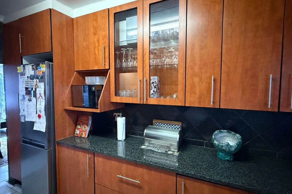 4-Bedroom 2-Bathroom house for Sale in Norkem Park - Photo 3