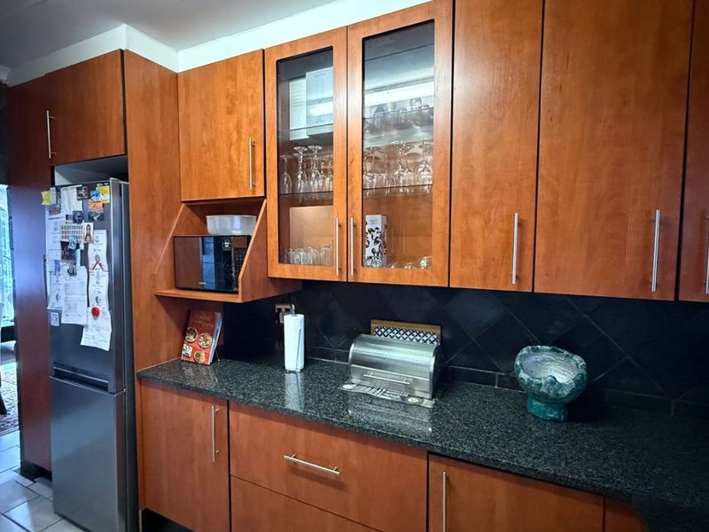 4-Bedroom 2-Bathroom house for Sale in Norkem Park - Photo 3