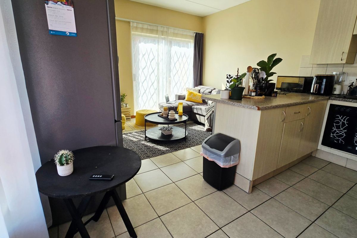 Modern 1-Bedroom Ground Floor Apartment for Sale in Grand Central, Midrand - Photo 3