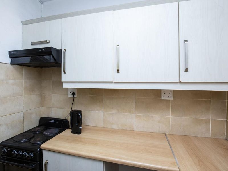 Low-Cost two bed in Musgrave, ideal starter - Photo 8
