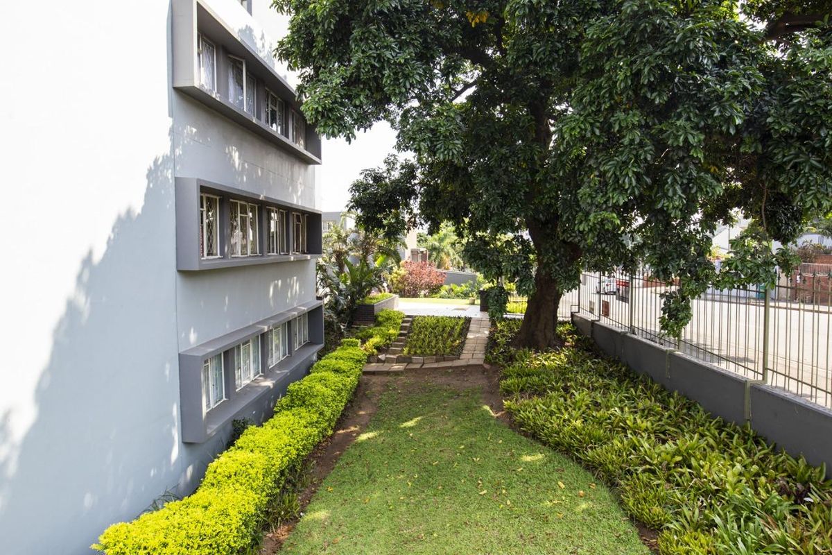 Low-Cost two bed in Musgrave, ideal starter - Photo 2