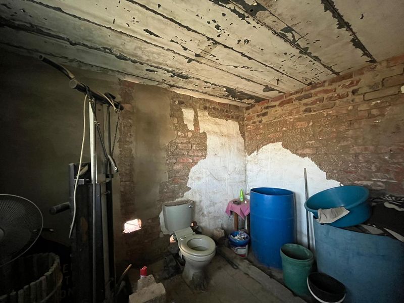 32-Hectare Farm with Piggery Facilities, Arable Land, Borehole and Stream - Photo 6