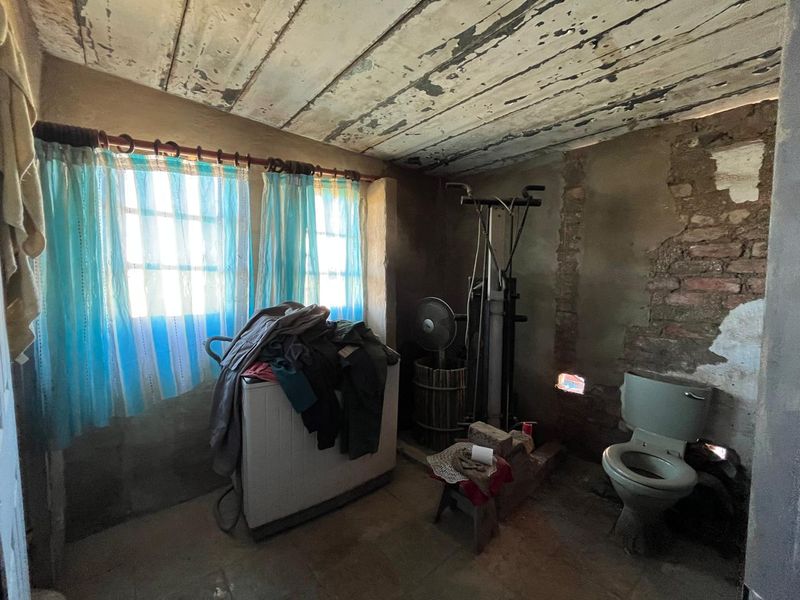 32-Hectare Farm with Piggery Facilities, Arable Land, Borehole and Stream - Photo 5