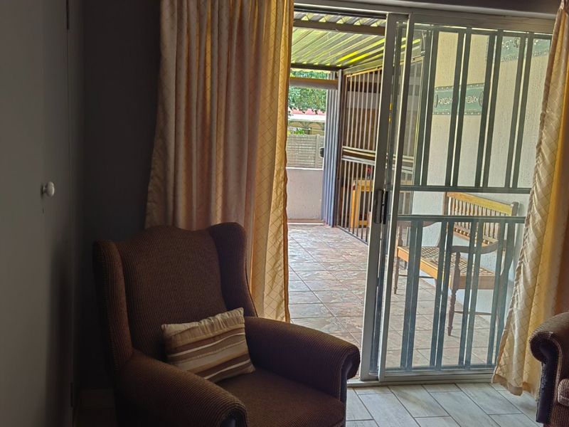 Spacious 4-Bedroom Family Home with Study, Flatlet & Excellent Security - Photo 10