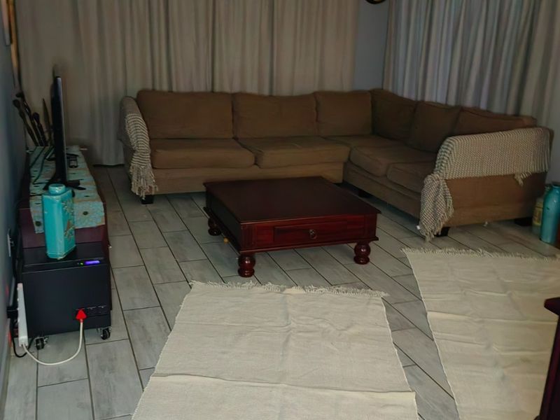 Spacious 4-Bedroom Family Home with Study, Flatlet & Excellent Security - Photo 8