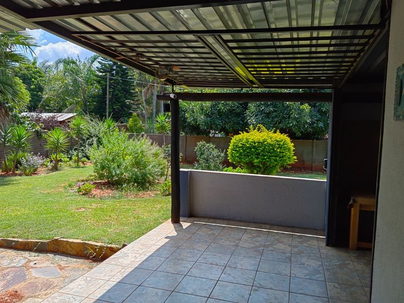 Spacious 4-Bedroom Family Home with Study, Flatlet & Excellent Security - Photo 5