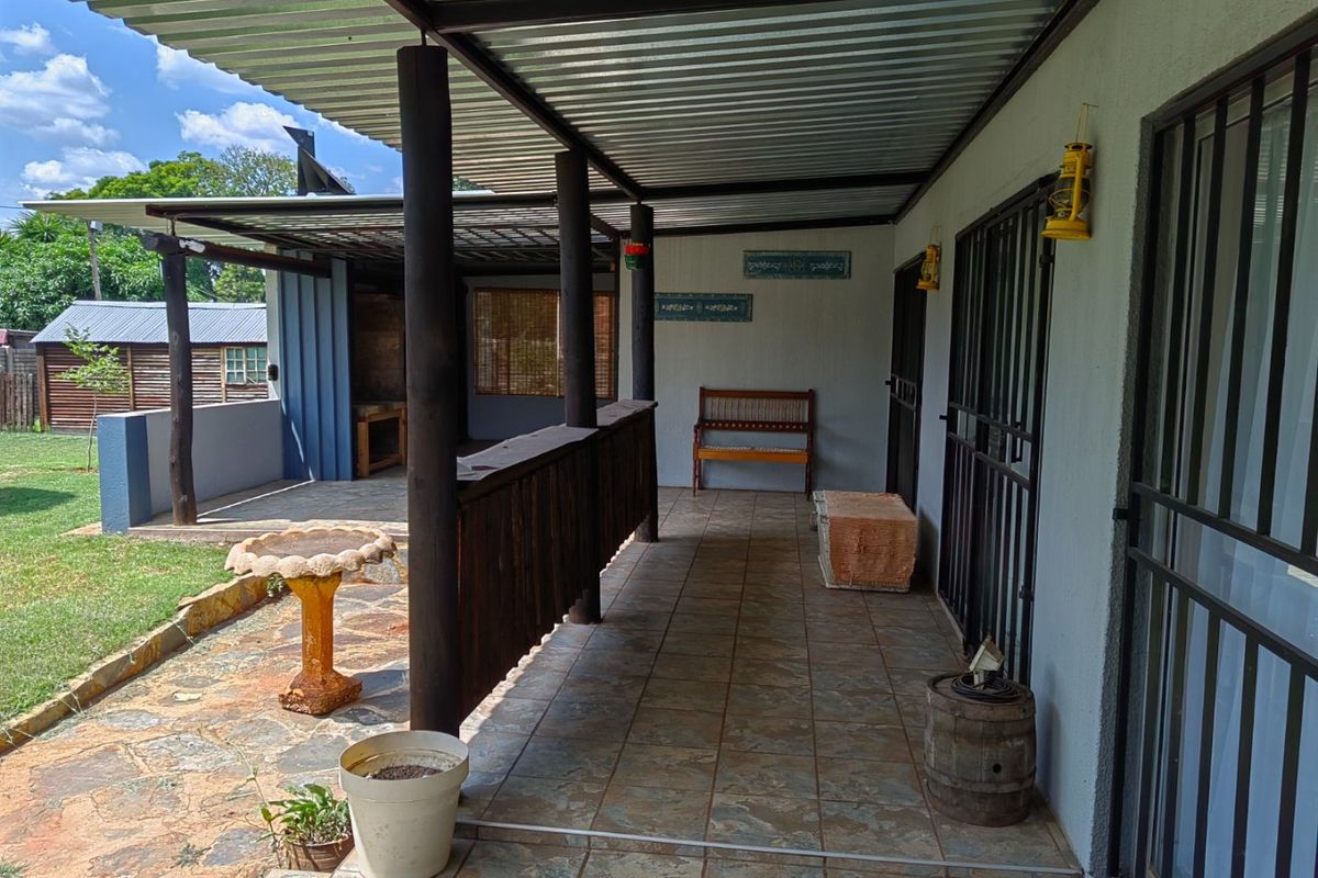 Spacious 4-Bedroom Family Home with Study, Flatlet & Excellent Security - Photo 4