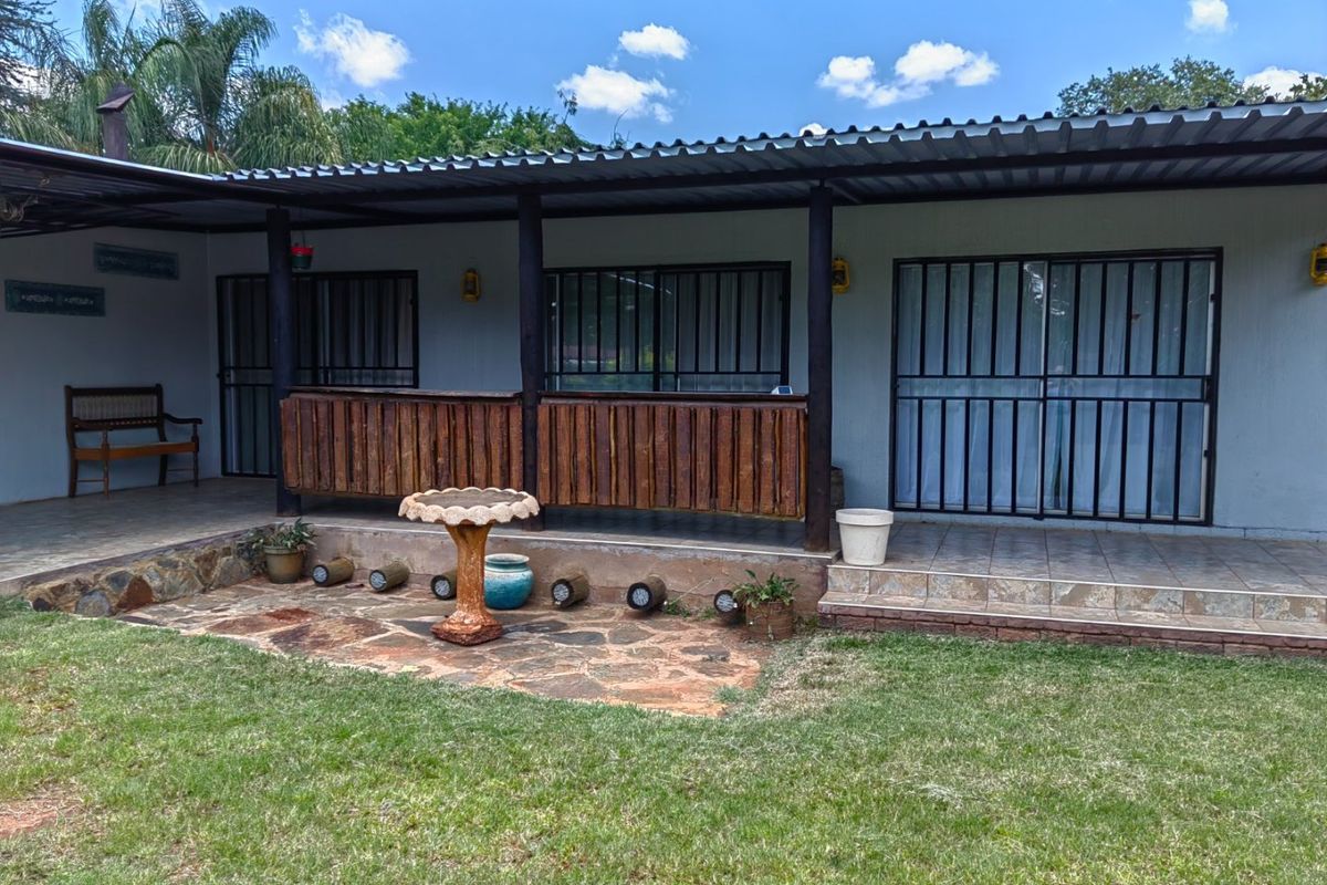 Spacious 4-Bedroom Family Home with Study, Flatlet & Excellent Security - Photo 2