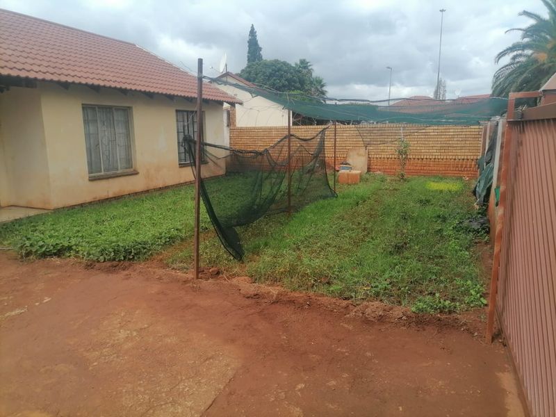 Spacious 3 Bed Home in Ga-Rankuwa Living - Photo 4