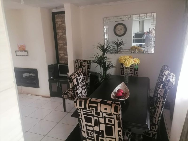 Spacious 3 Bed Home in Ga-Rankuwa Living - Photo 10