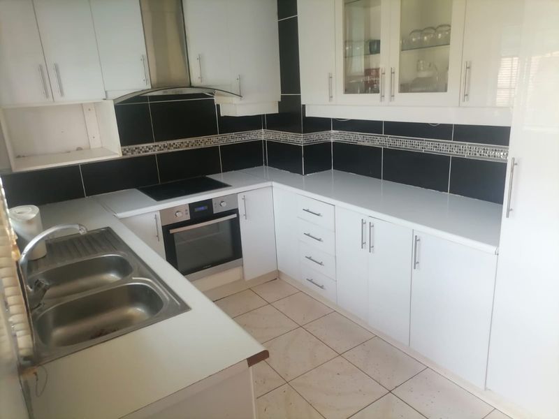 Spacious 3 Bed Home in Ga-Rankuwa Living - Photo 9
