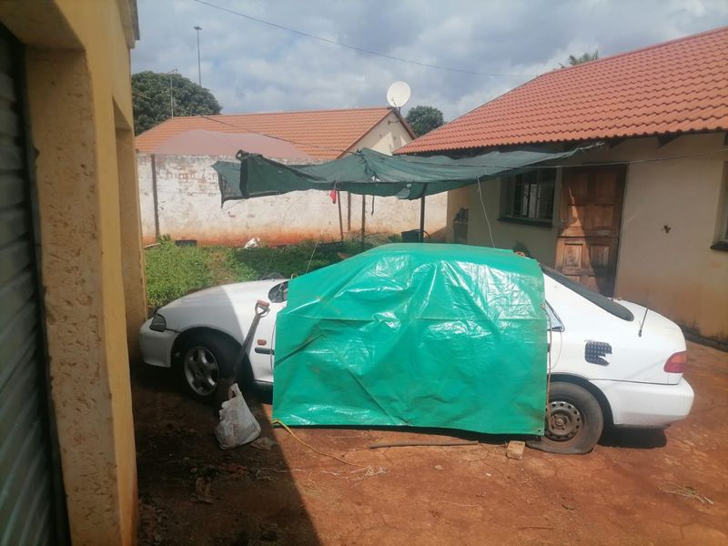 Spacious 3 Bed Home in Ga-Rankuwa Living - Photo 5