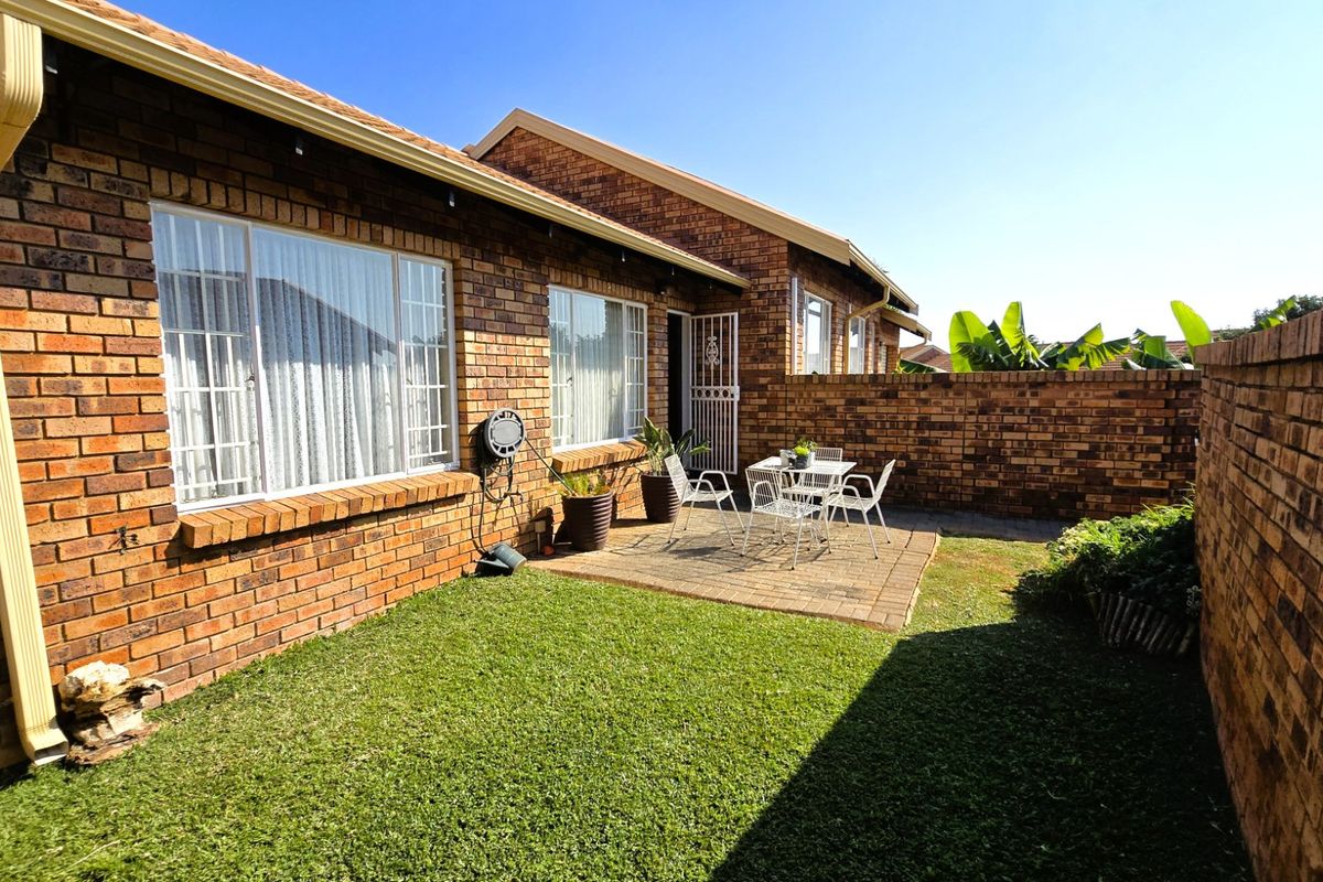 Charming 2-Bedroom Townhouse for Sale in the Heart of Faerie Glen, Pretoria - Photo 3
