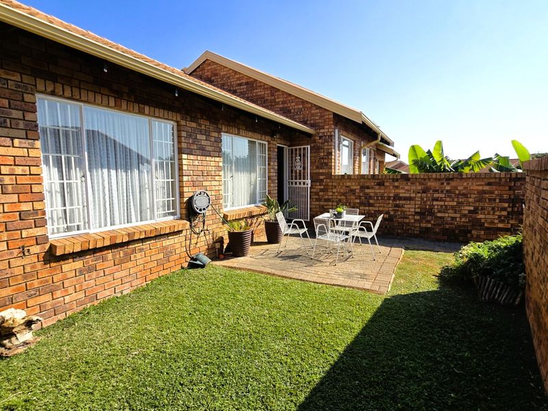 Charming 2-Bedroom Townhouse for Sale in the Heart of Faerie Glen, Pretoria - Photo 3