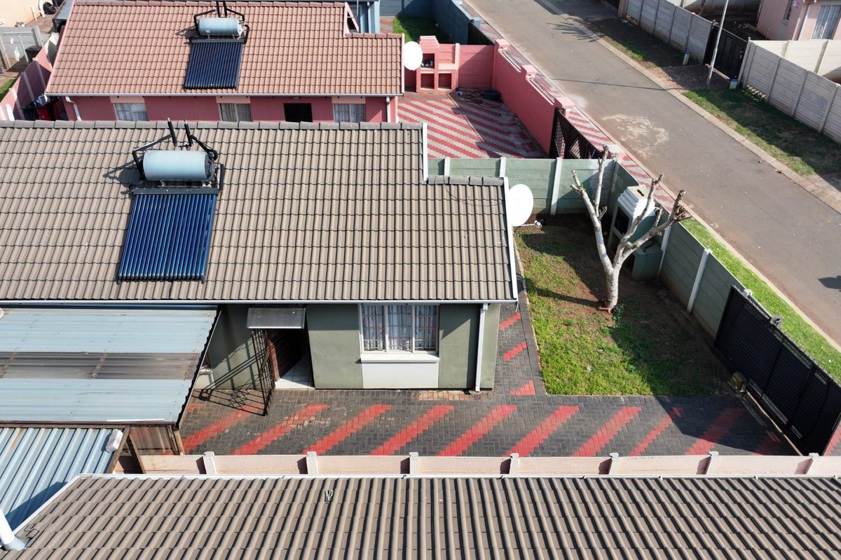 Spacious Sky City Home with Fibre and Garden Charm - Photo 3