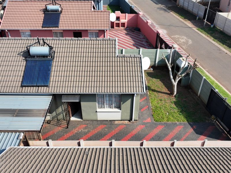 Spacious Sky City Home with Fibre and Garden Charm - Photo 3
