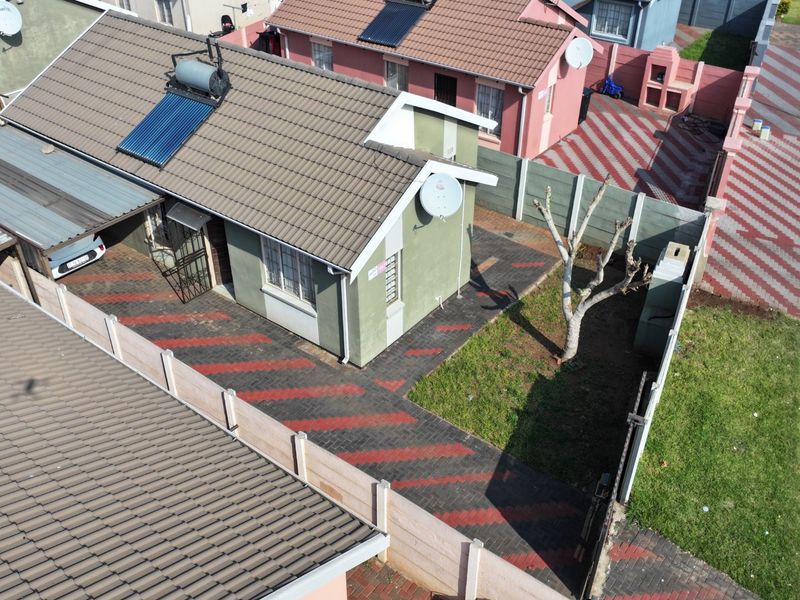 Spacious Sky City Home with Fibre and Garden Charm - Photo 4