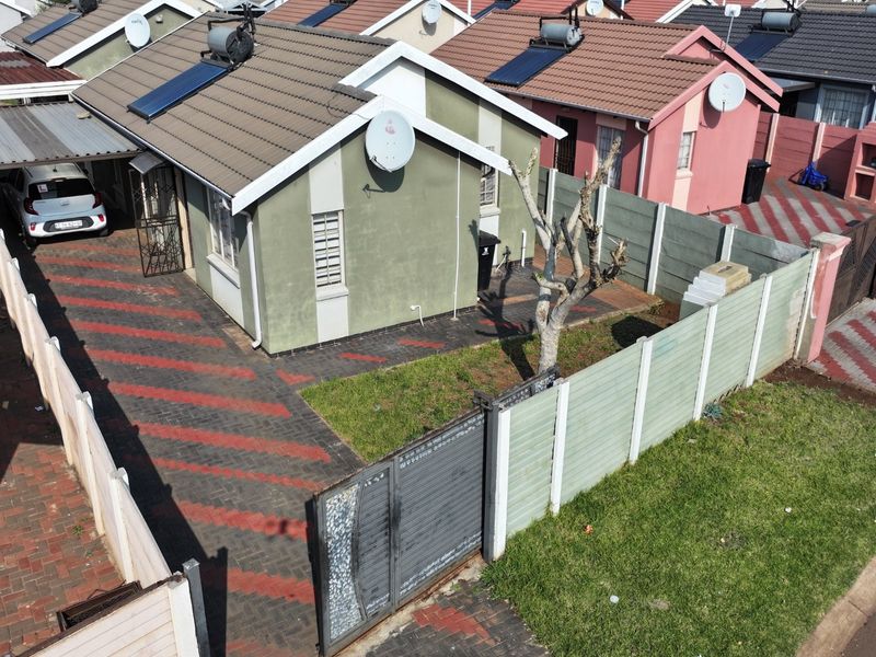 Spacious Sky City Home with Fibre and Garden Charm - Photo 1