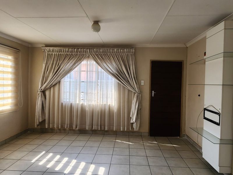 Spacious Sky City Home with Fibre and Garden Charm - Photo 8