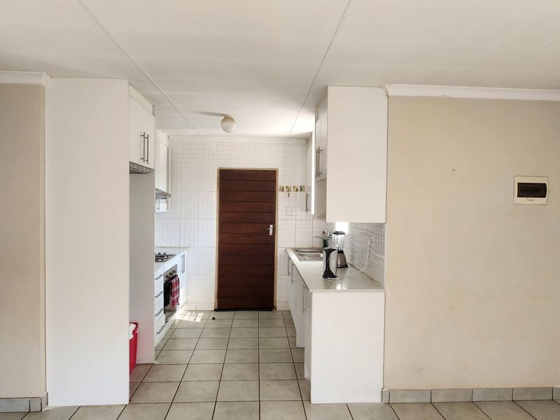 Spacious Sky City Home with Fibre and Garden Charm - Photo 6