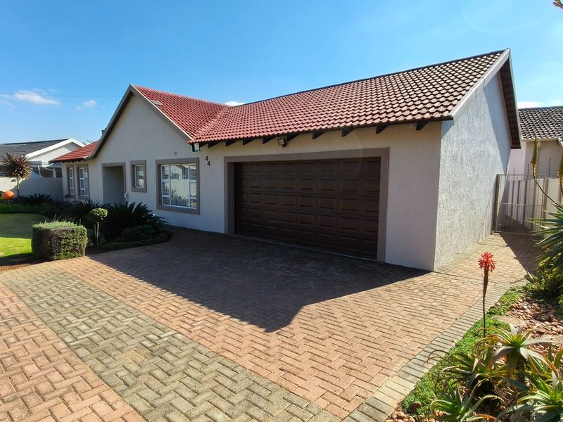 Spacious Rant En Dal Family Home with Pool and Braai - Photo 2