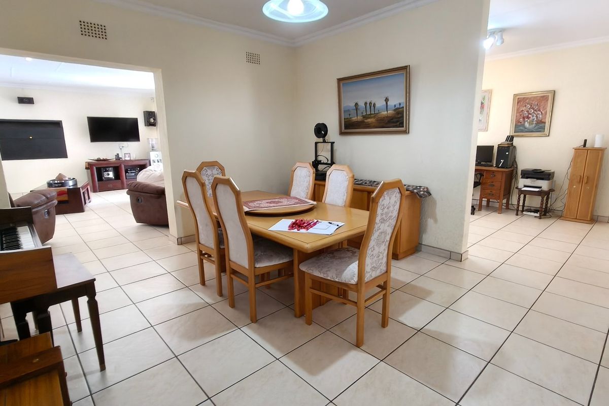 Spacious Rant En Dal Family Home with Pool and Braai - Photo 5