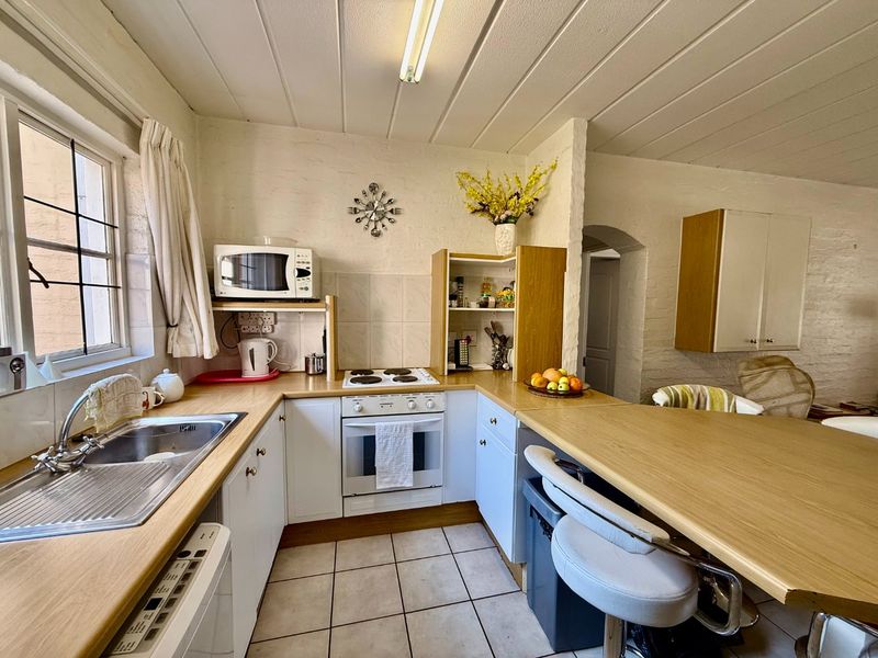 Beautifully fully furnished 2-bed, 2-bath lock-up-and-go rental on a prestigious lifestyle estate — golf cart included! - Photo 1