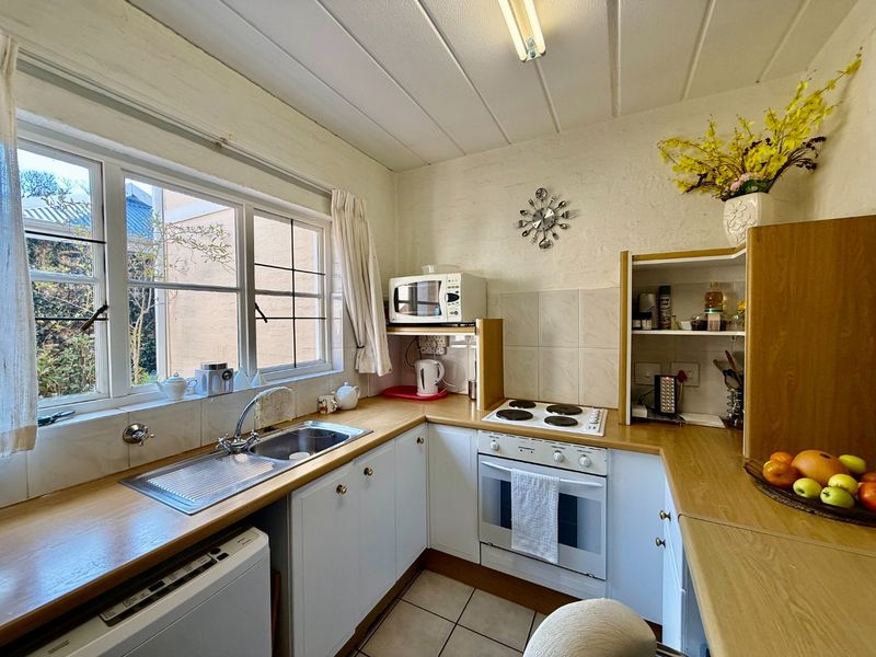 Beautifully fully furnished 2-bed, 2-bath lock-up-and-go rental on a prestigious lifestyle estate — golf cart included! - Photo 3