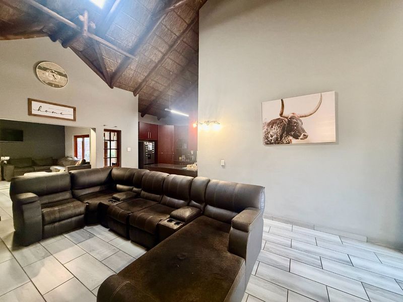 Modern Living Meets Effortless Comfort in Bhubezi Estate - Photo 4