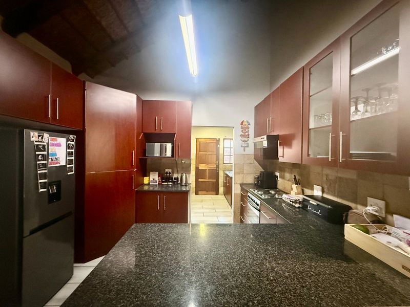 Modern Living Meets Effortless Comfort in Bhubezi Estate - Photo 8