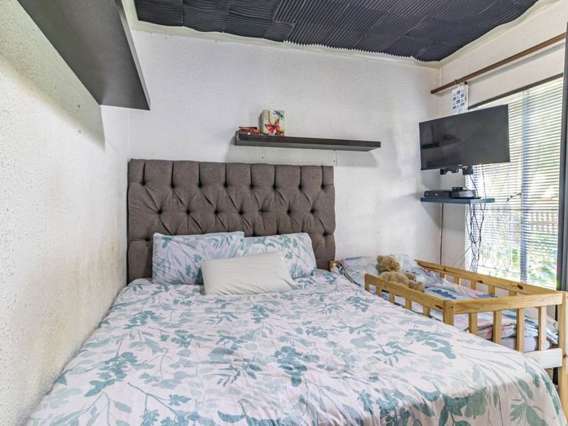 Neat lock-up-and-go apartment in Edenglen - Photo 4