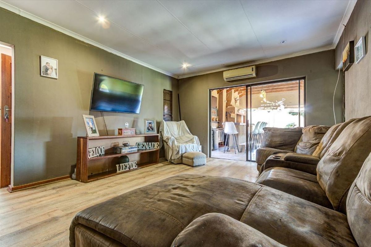 Spacious Family Home with Study and Granny Flat - Photo 2