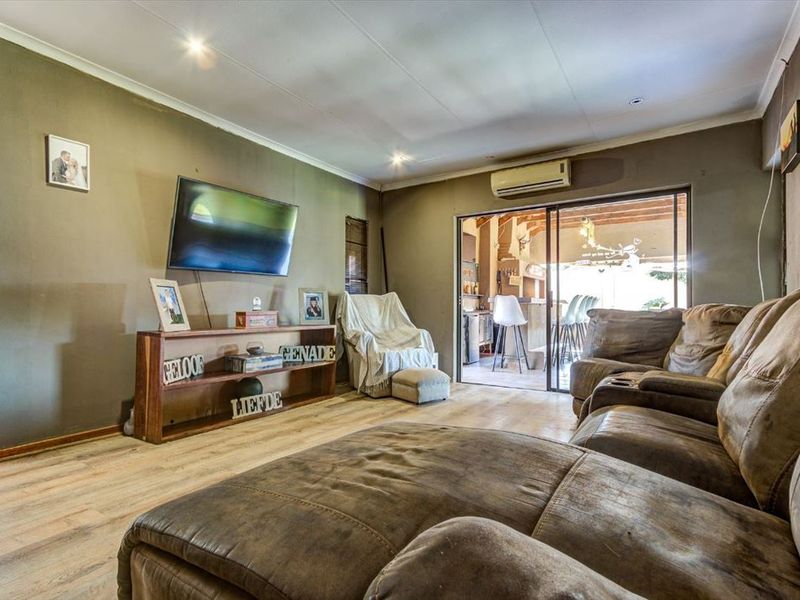 Spacious Family Home with Study and Granny Flat - Photo 2