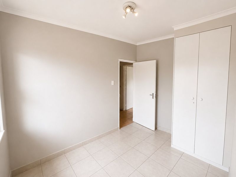 Spacious 2 Bedroom First Floor Apartment in The Fields – Buccleuch - Photo 5