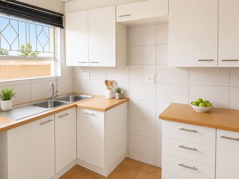 Spacious 2 Bedroom First Floor Apartment in The Fields – Buccleuch - Photo 2