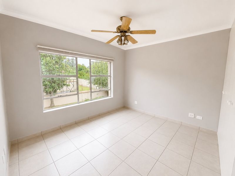 Spacious 2 Bedroom First Floor Apartment in The Fields – Buccleuch - Photo 4