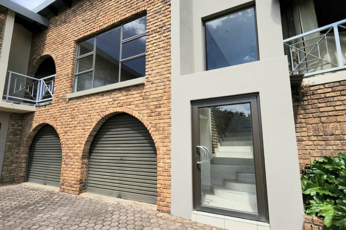 Spacious Family Home with Two Flatlets, Pool & Excellent Work-From-Home Potential - Photo 2