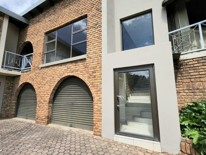 Spacious Family Home with Two Flatlets, Pool & Excellent Work-From-Home Potential - Photo 2