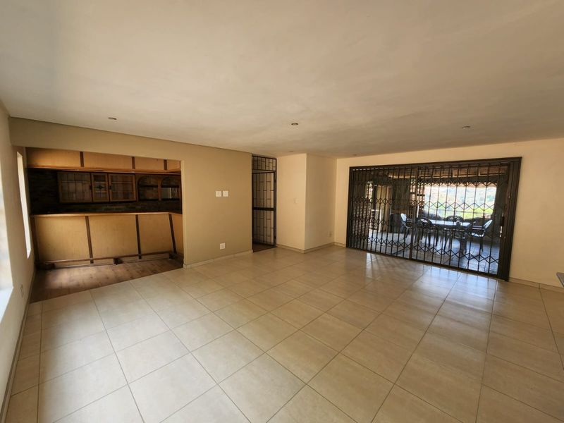 Spacious Family Home with Two Flatlets, Pool & Excellent Work-From-Home Potential - Photo 9