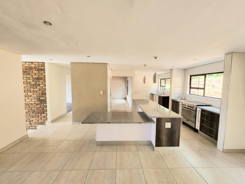 Spacious Family Home with Two Flatlets, Pool & Excellent Work-From-Home Potential - Photo 6