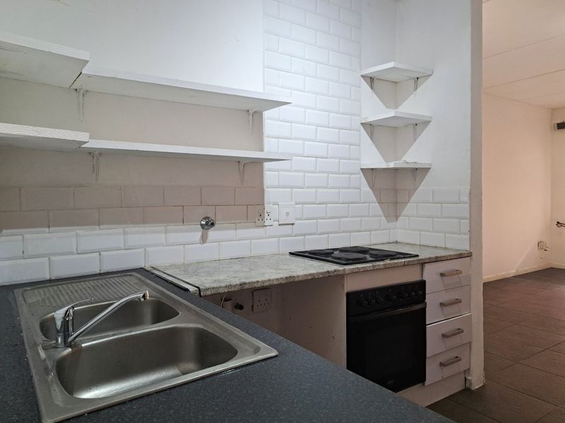 2 Bedroom 2 Bathroom Ground Floor Apartment - Photo 3